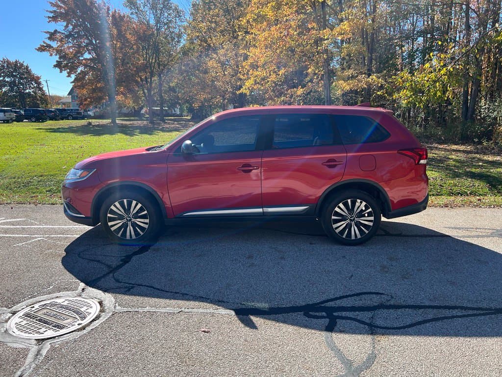 Photo 2 of 2019 Mitsubishi Outlander ES